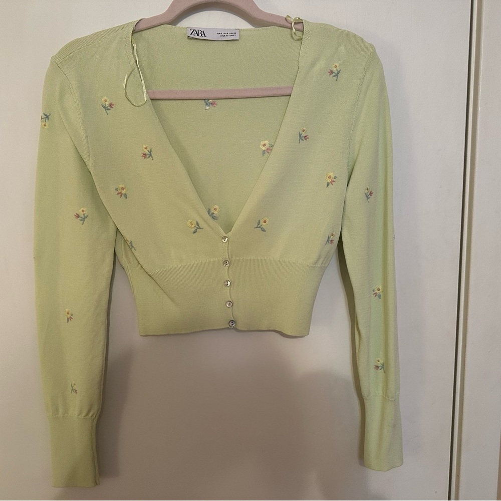 green flower sweater